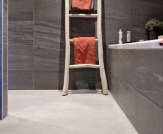 Badkamer met beton vloer