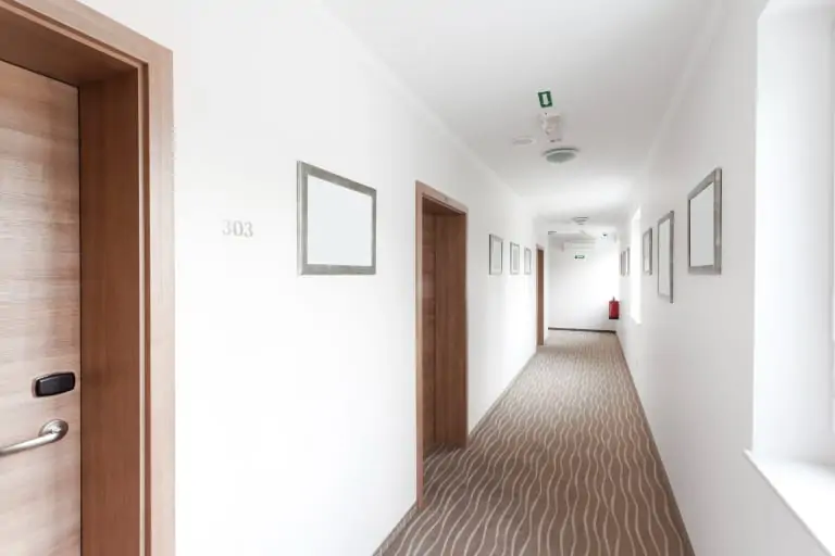 Slijtvaste hotel vloerbedekking in de gang