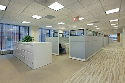 Verschillende kantoorruimte creeren met modulaire tapijttegels