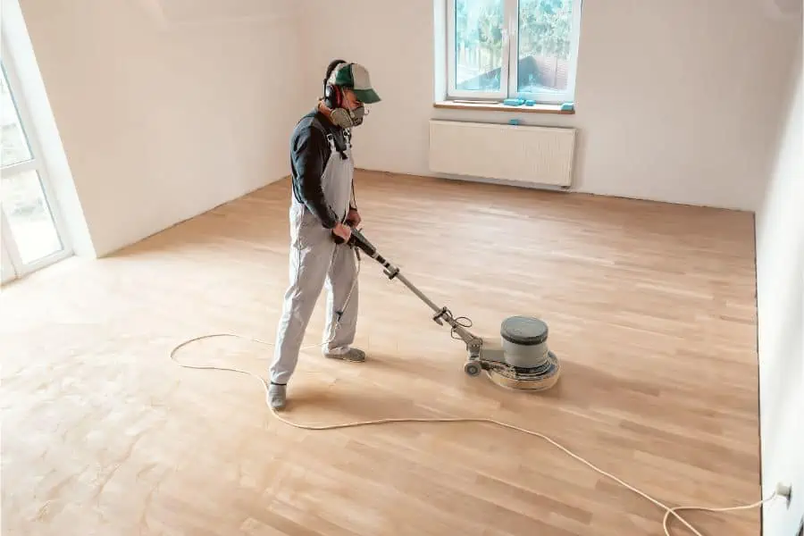 Houten vloer renoveren met polijstmachine